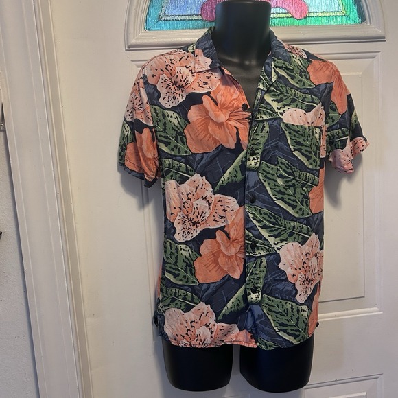 Goodfellow & Co Floral Leaf Pattern Rayon Standard Hawaiian Aloha Shirt Sz Small - Picture 1 of 9